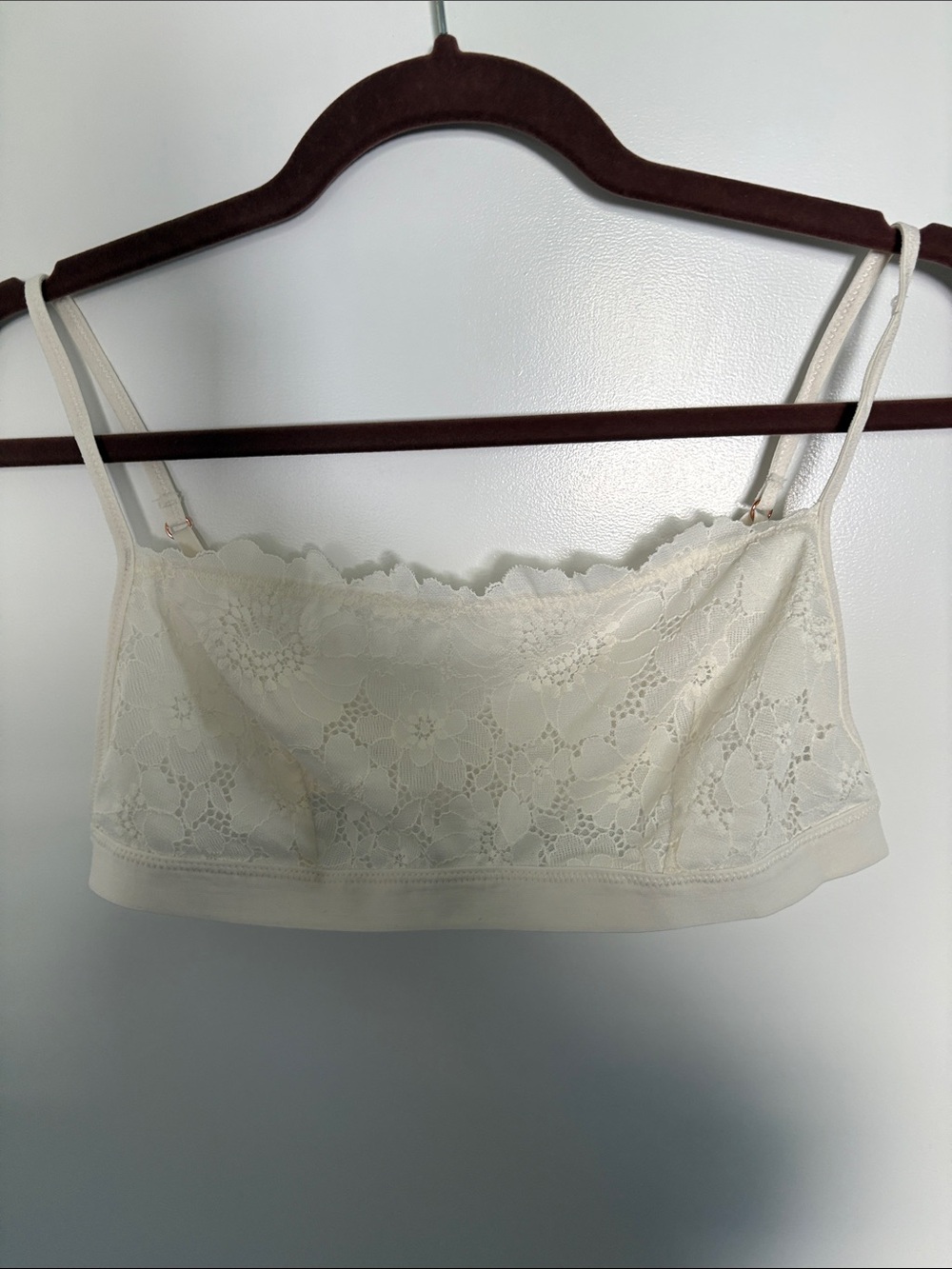 Ivory lace aerie bandeau bralette size L. Adjustable straps.